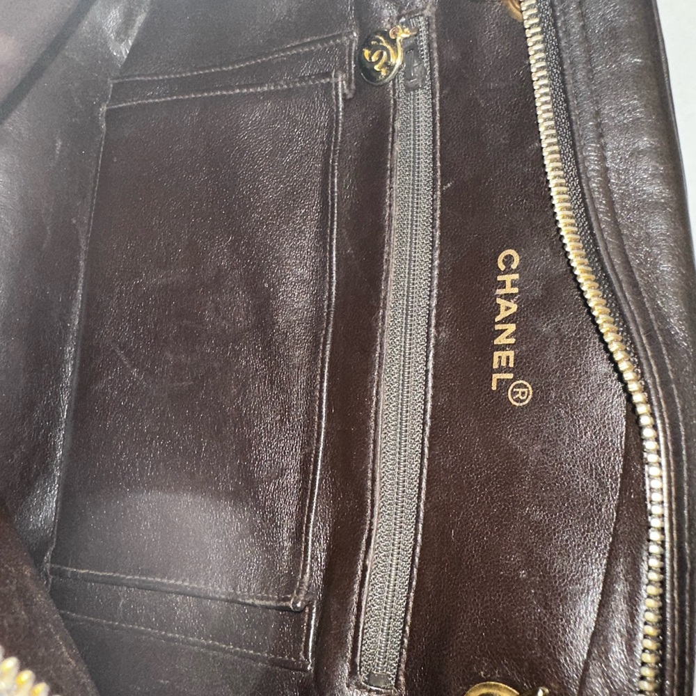 🔹 Vintage Chanel Chevron Large Camera Bag with COA 🔹 - Picture 10 of 16
